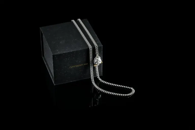 Collier ras du cou : L&rsquo;accessoire chic pour sublimer vos tenues