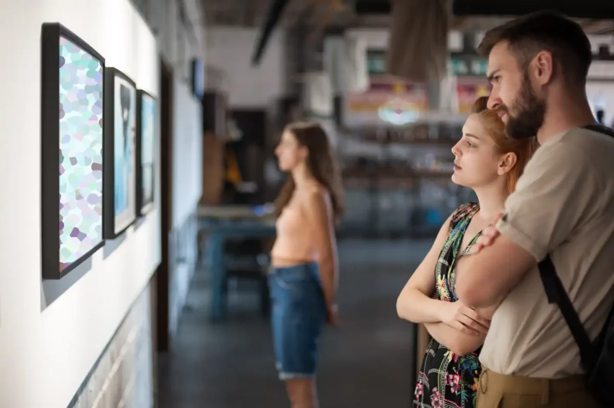 Comment un bon encadrement peut-il transformer une œuvre d’art et améliorer son impact visuel ?