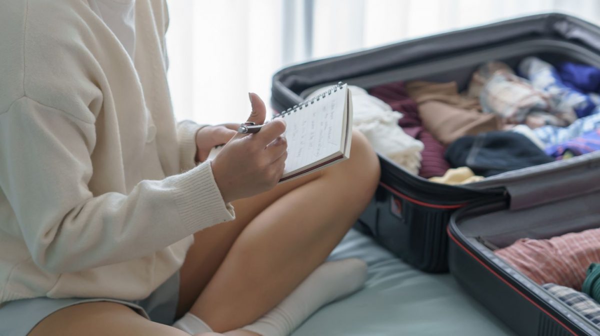 Simplifiez vos préparatifs avec la check-list voyage à imprimer signée Itinéraires Astucieux
