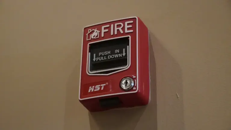 Sécurité incendie : les dispositifs essentiels pour protéger les personnes et les biens