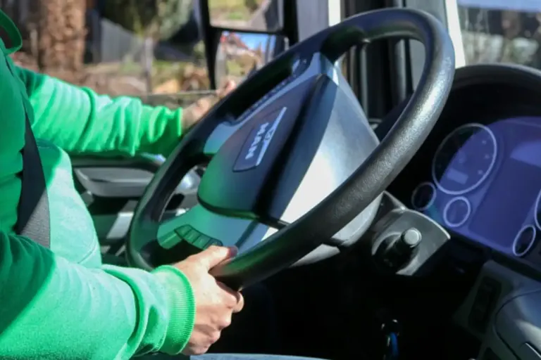 Comment apprendre à bien conduire une voiture : le guide complet pour débutants