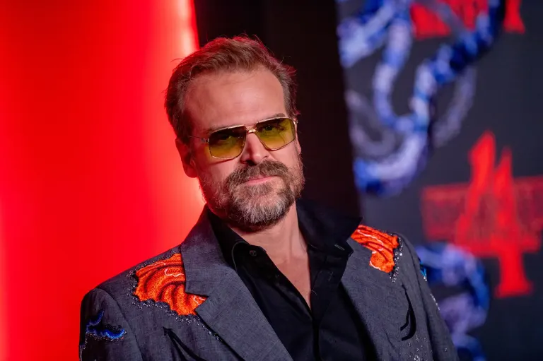 David Harbour, bien plus qu&rsquo;un shérif : itinéraire d&rsquo;un acteur attachant et complexe