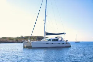 Découvrir les îles grecques à bord d’un catamaran : Le guide d&rsquo;une croisière inoubliable