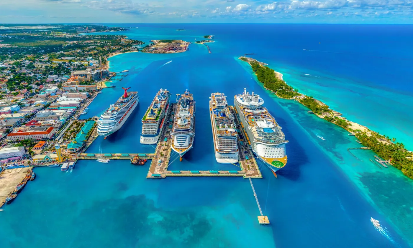 Paysage tropical des Caraïbes évoquant la Jamaïque, pays en J