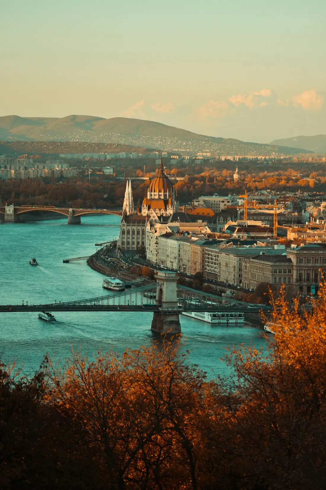 Vue urbaine européenne évoquant Budapest et la Hongrie parmi les pays en H