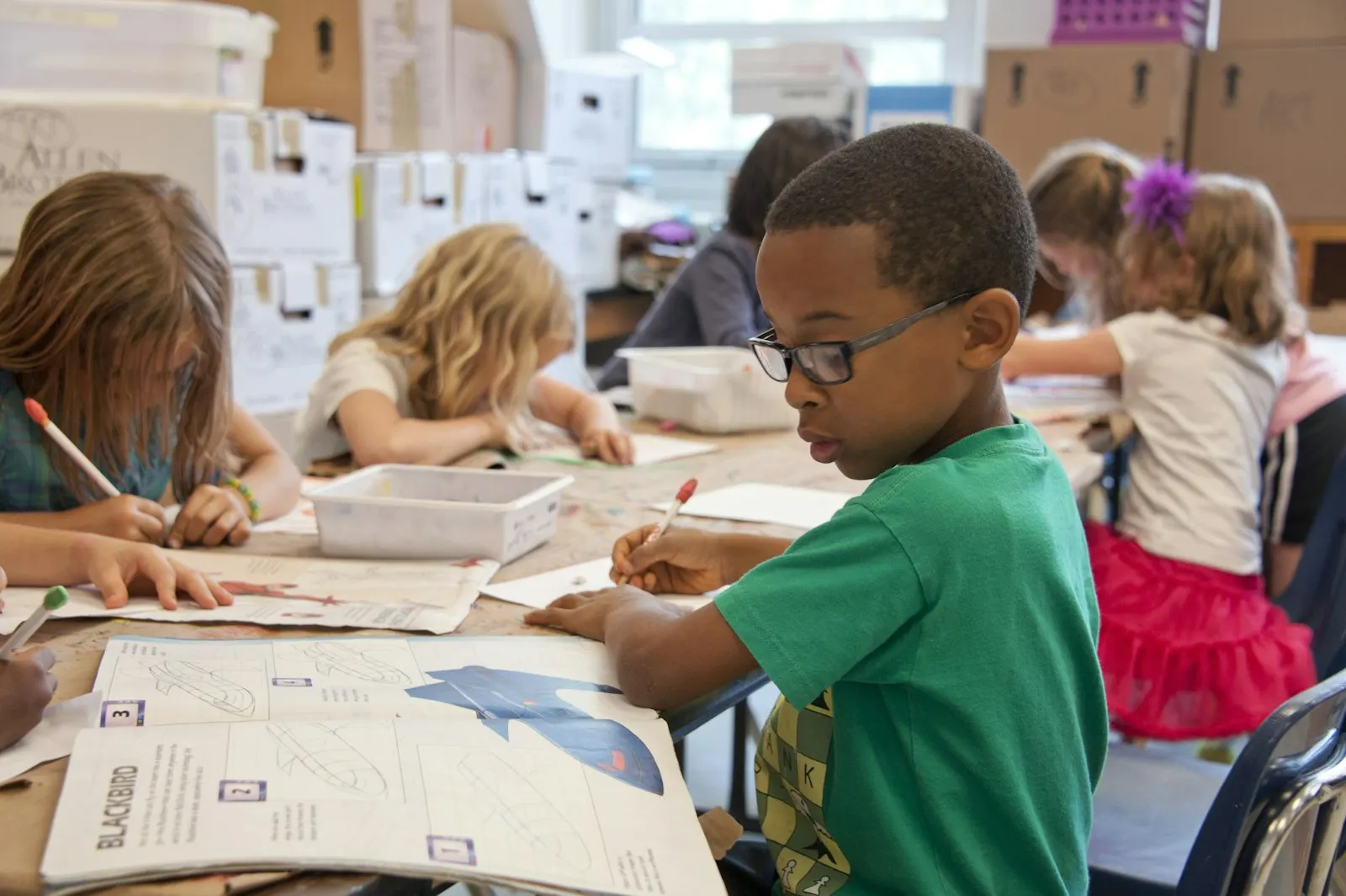 Classe scolaire illustrant le suivi via Pronote parents et élèves