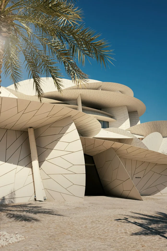 Architecture du Musée national du Qatar à Doha, capitale du seul pays en Q