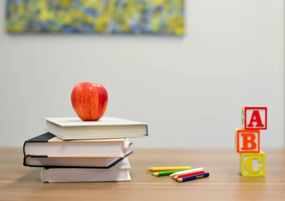 Famille utilisant un ordinateur pour la scolarité et l'ENT Grand Est